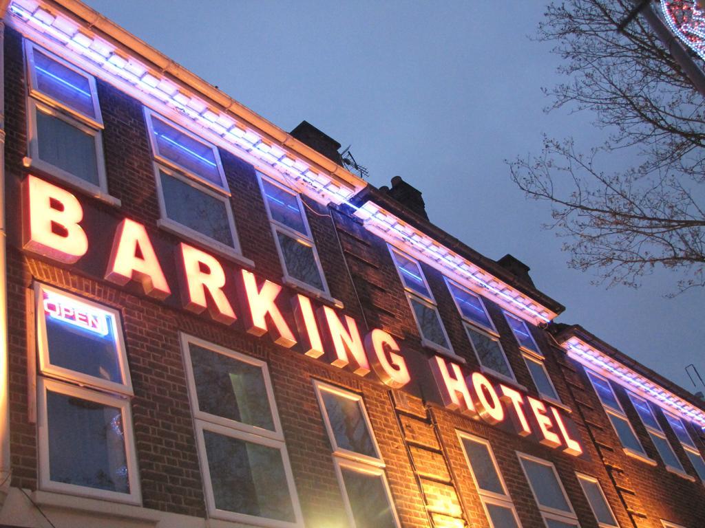 Barking Hotel Exterior foto